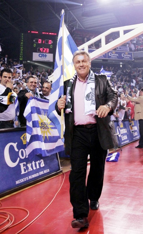 Εκλογές 2012: Πολιτικοί στο γήπεδο, σαν να λέμε «επικίνδυνες αποστολές»! (photos)