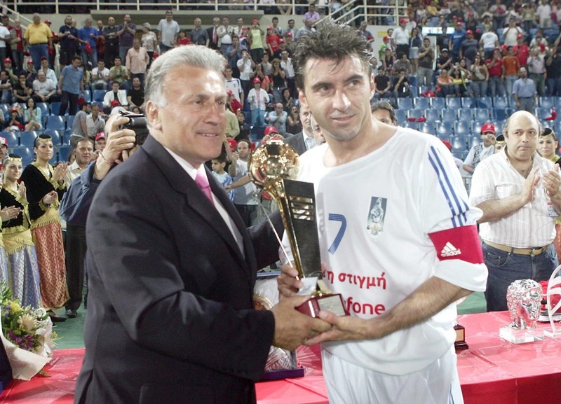 Εκλογές 2012: Πολιτικοί στο γήπεδο, σαν να λέμε «επικίνδυνες αποστολές»! (photos)