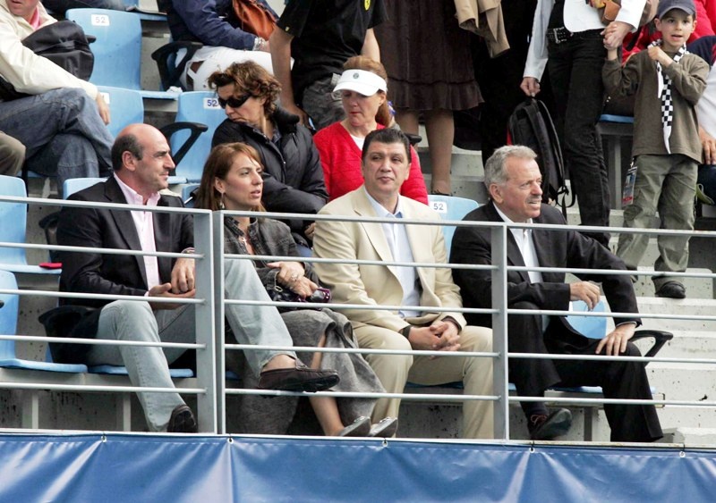 Εκλογές 2012: Πολιτικοί στο γήπεδο, σαν να λέμε «επικίνδυνες αποστολές»! (photos)