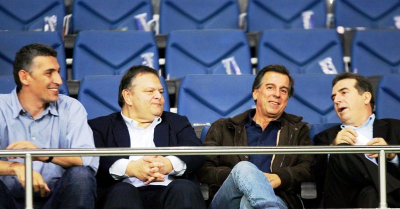 Εκλογές 2012: Πολιτικοί στο γήπεδο, σαν να λέμε «επικίνδυνες αποστολές»! (photos)