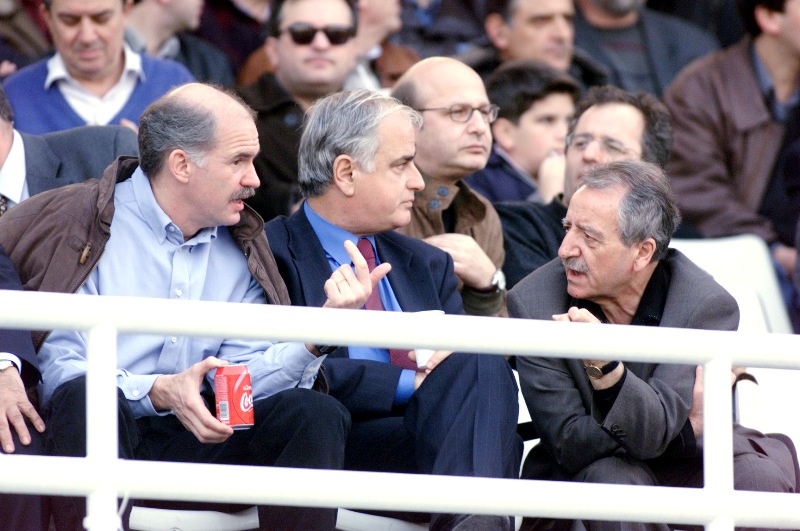 Εκλογές 2012: Πολιτικοί στο γήπεδο, σαν να λέμε «επικίνδυνες αποστολές»! (photos)