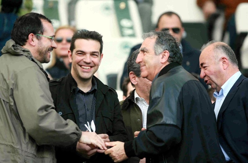 Εκλογές 2012: Πολιτικοί στο γήπεδο, σαν να λέμε «επικίνδυνες αποστολές»! (photos)