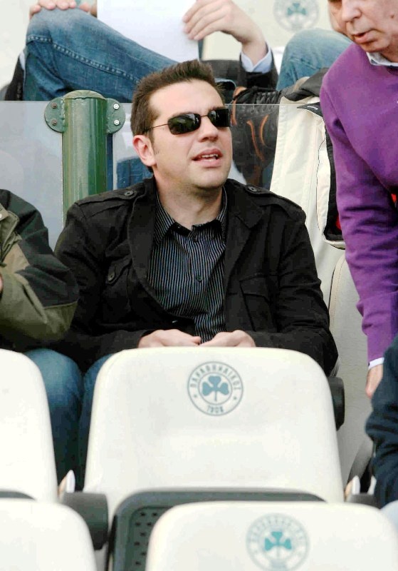 Εκλογές 2012: Πολιτικοί στο γήπεδο, σαν να λέμε «επικίνδυνες αποστολές»! (photos)