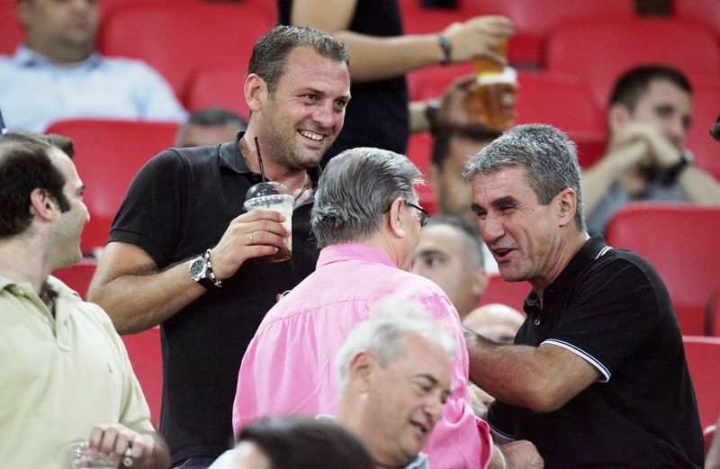 Εκλογές 2012: Πολιτικοί στο γήπεδο, σαν να λέμε «επικίνδυνες αποστολές»! (photos)