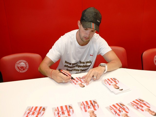 «Θα είμαστε και του χρόνου εδώ με το 4ο αστέρι στην φανέλα του Ολυμπιακού!» (videos+photos)