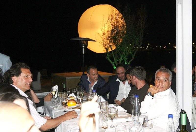 «Ερυθρόλευκο» δείπνο για τα επινίκια (photos+videos)