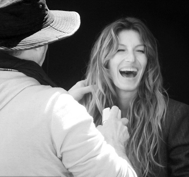 Η σέξι Ζιζέλ κάνει ιππασία στο Μαλιμπού! (photos+video)