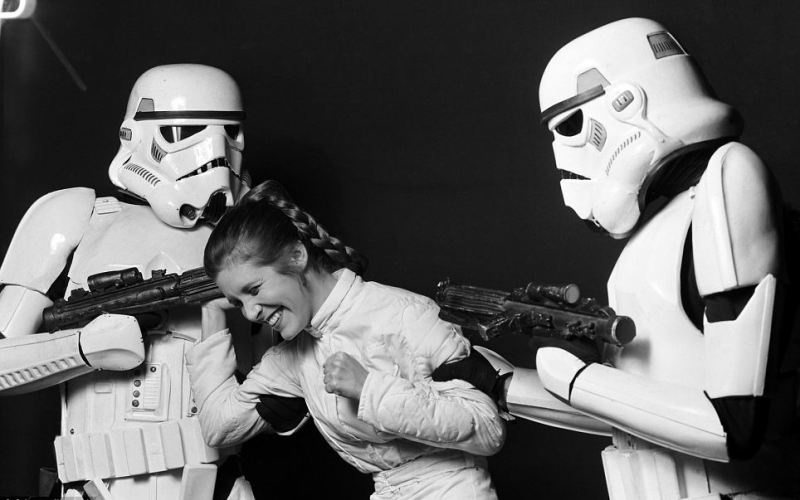 Star Wars: Η αυτοκρατορία αντεπιτίθεται… με ανέκδοτες φωτογραφίες (photos+video)