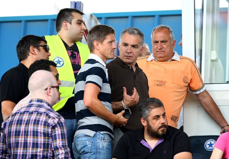 Φτου… Σκόνδρα και φωτιά στα play offs από τον Ατρόμητο! (photos+videos)