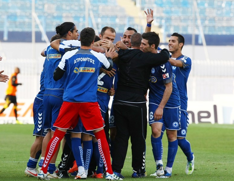 Φτου… Σκόνδρα και φωτιά στα play offs από τον Ατρόμητο! (photos+videos)