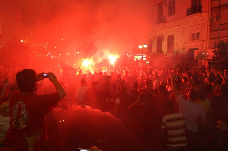 Φλέγεται ο Πειραιάς... (photos+videos)