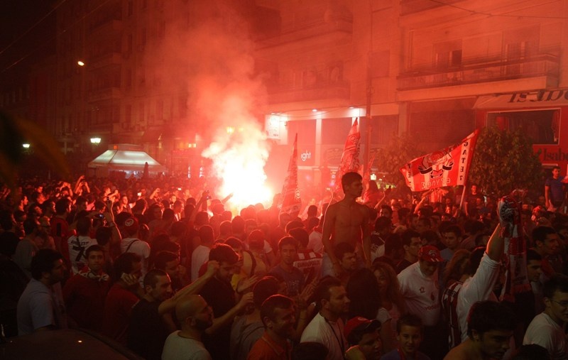 Φλέγεται ο Πειραιάς... (photos+videos)