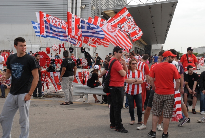 Άφιξη Ολυμπιακού: Η πιο «γλυκιά» αναμονή! (videos+photos)