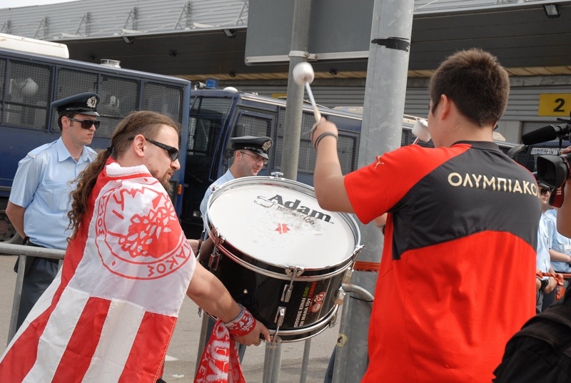 Άφιξη Ολυμπιακού: Η πιο «γλυκιά» αναμονή! (videos+photos)