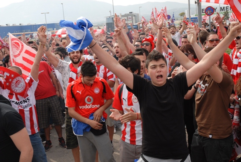 Άφιξη Ολυμπιακού: Η πιο «γλυκιά» αναμονή! (videos+photos)
