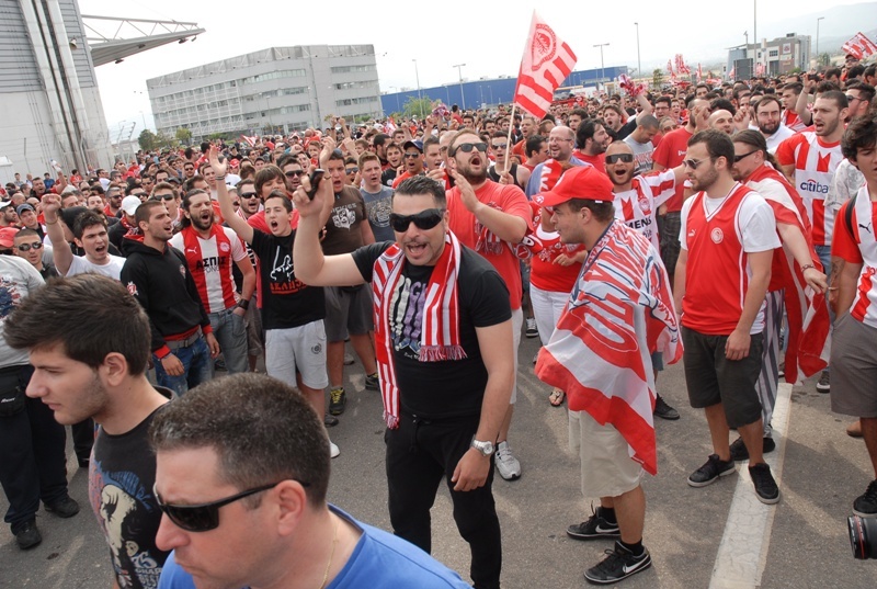 Άφιξη Ολυμπιακού: Η πιο «γλυκιά» αναμονή! (videos+photos)