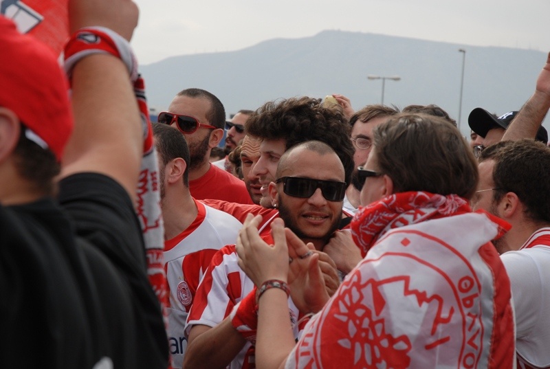 Άφιξη Ολυμπιακού: Η πιο «γλυκιά» αναμονή! (videos+photos)