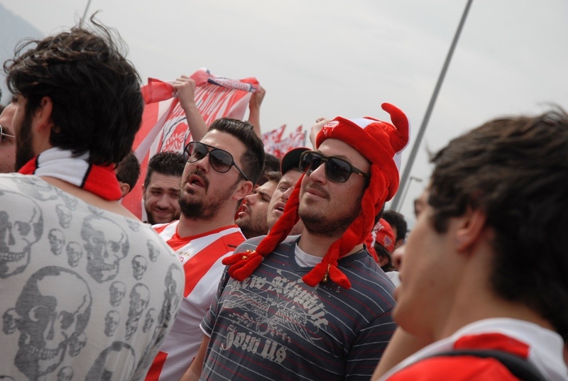 Άφιξη Ολυμπιακού: Η πιο «γλυκιά» αναμονή! (videos+photos)