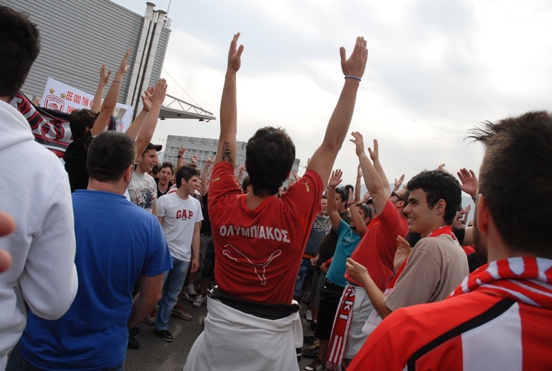Άφιξη Ολυμπιακού: Η πιο «γλυκιά» αναμονή! (videos+photos)