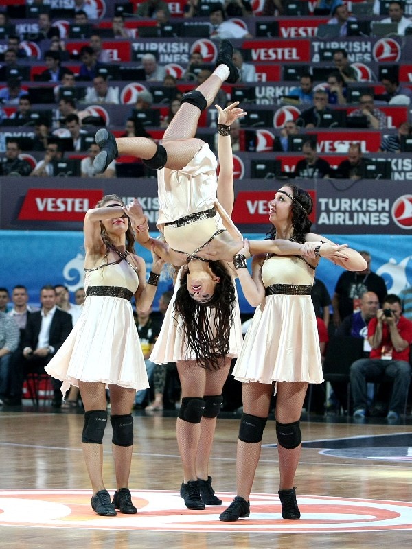 Εντυπωσίασαν στο Final 4 οι τσιρλίντερ της Ζαλγκίρις (photos+video)
