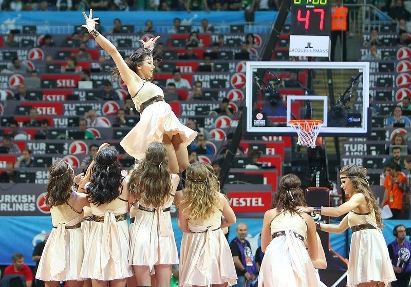 Εντυπωσίασαν στο Final 4 οι τσιρλίντερ της Ζαλγκίρις (photos+video)