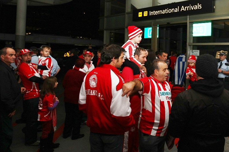 Ολυμπιακός: Αποθέωση για την αποστολή στη Μελβούρνη (video+photos)