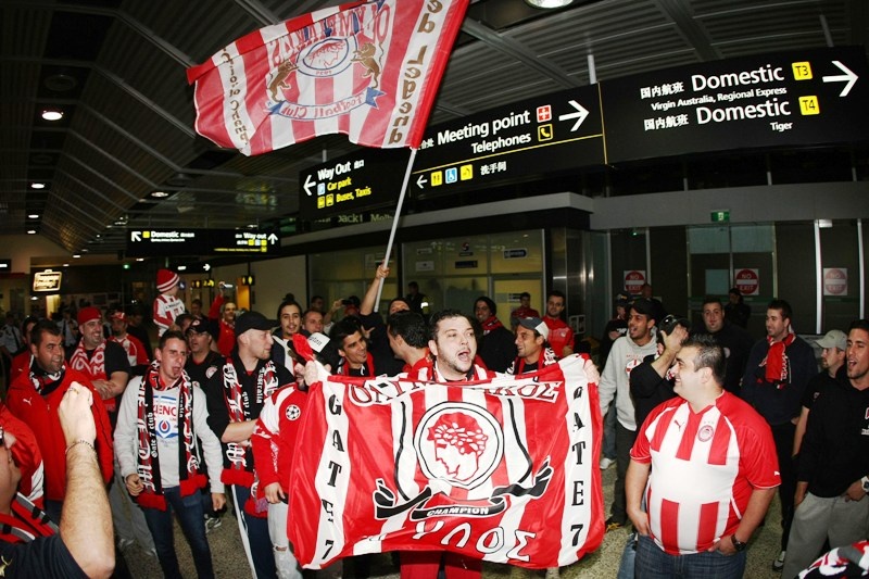 Ολυμπιακός: Αποθέωση για την αποστολή στη Μελβούρνη (video+photos)