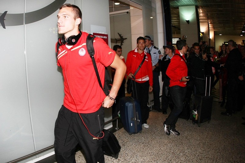 Ολυμπιακός: Αποθέωση για την αποστολή στη Μελβούρνη (video+photos)