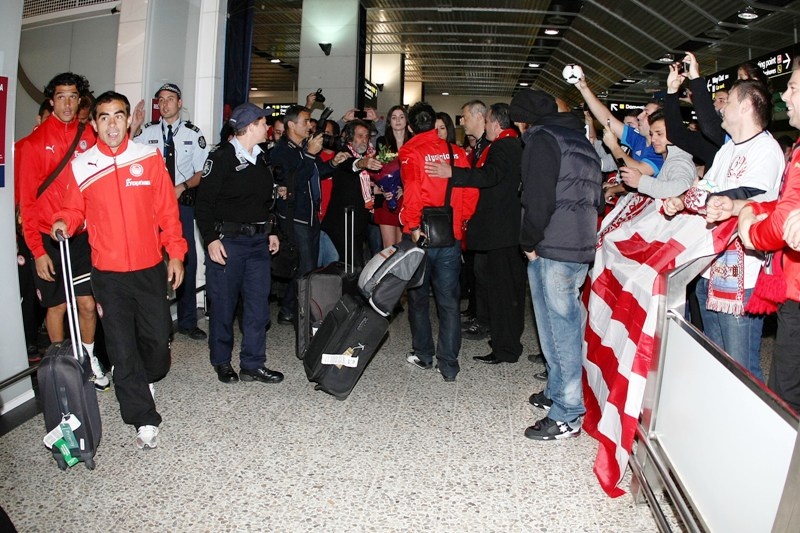 Ολυμπιακός: Αποθέωση για την αποστολή στη Μελβούρνη (video+photos)