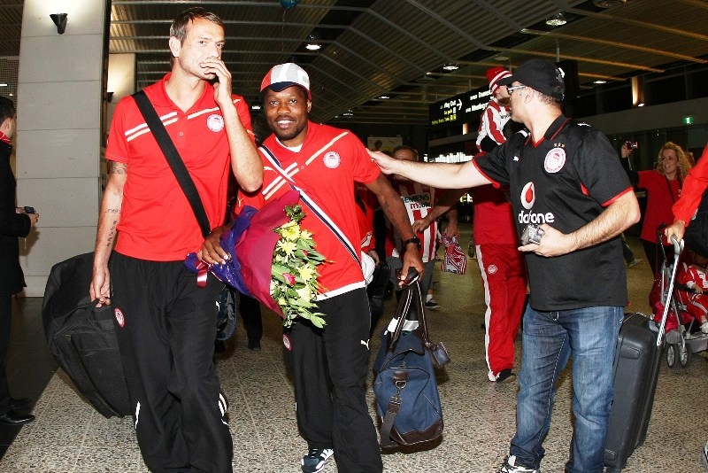 Ολυμπιακός: Αποθέωση για την αποστολή στη Μελβούρνη (video+photos)