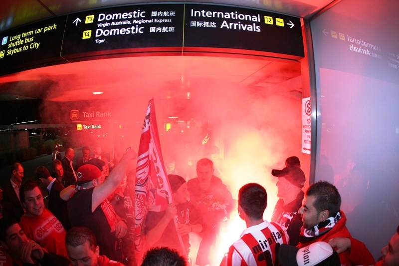 Ολυμπιακός: Αποθέωση για την αποστολή στη Μελβούρνη (video+photos)