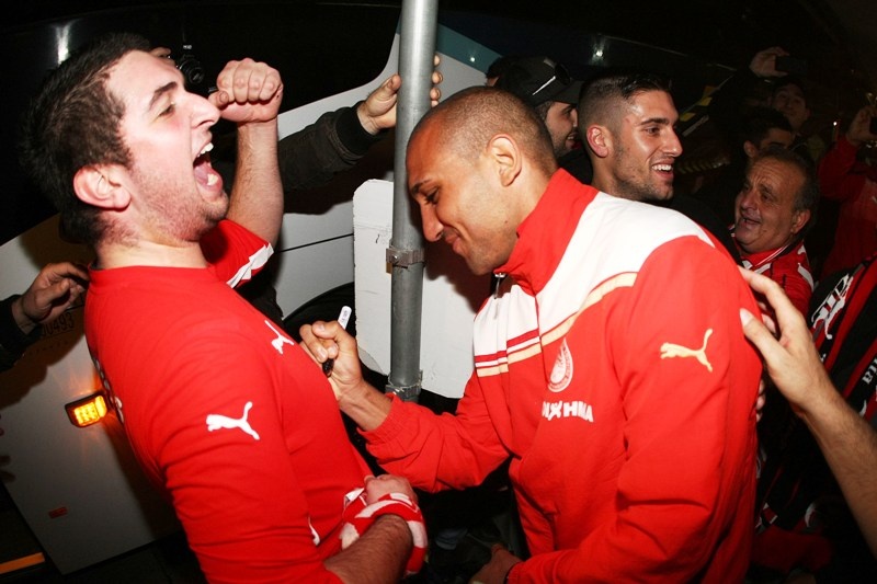 Ολυμπιακός: Αποθέωση για την αποστολή στη Μελβούρνη (video+photos)