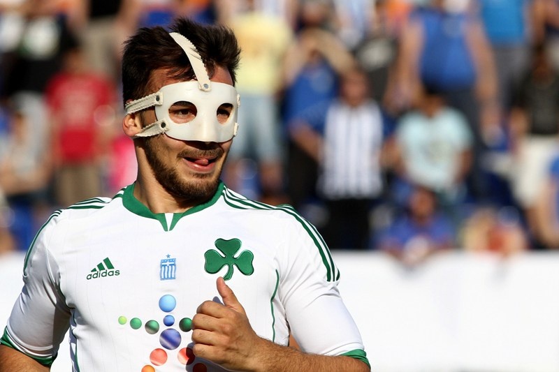 Έπεσαν οι… μάσκες κι άνθισε το «τριφύλλι» στο Περιστέρι (videos+photos)