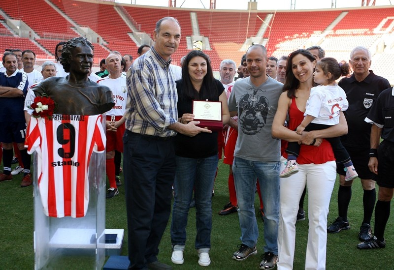 Ο Ολυμπιακός τίμησε τον Μιχάλη Κρητικόπουλο (videos+photos)