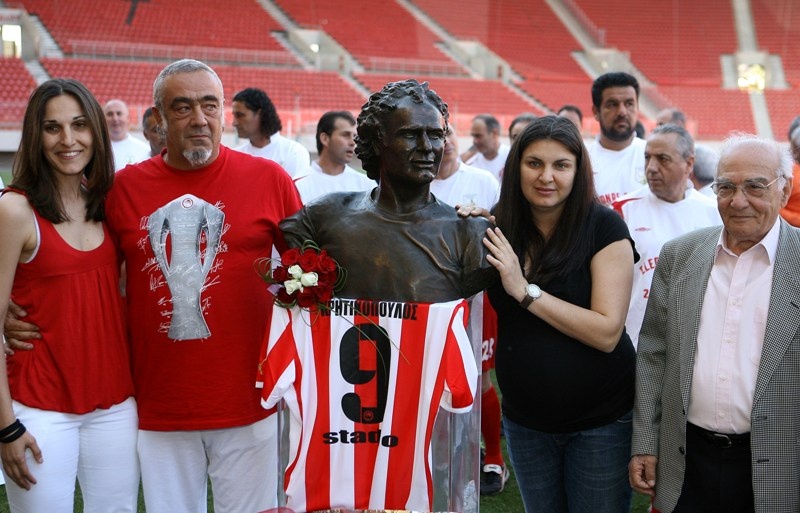 Ο Ολυμπιακός τίμησε τον Μιχάλη Κρητικόπουλο (videos+photos)