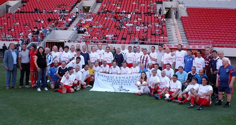 Ο Ολυμπιακός τίμησε τον Μιχάλη Κρητικόπουλο (videos+photos)