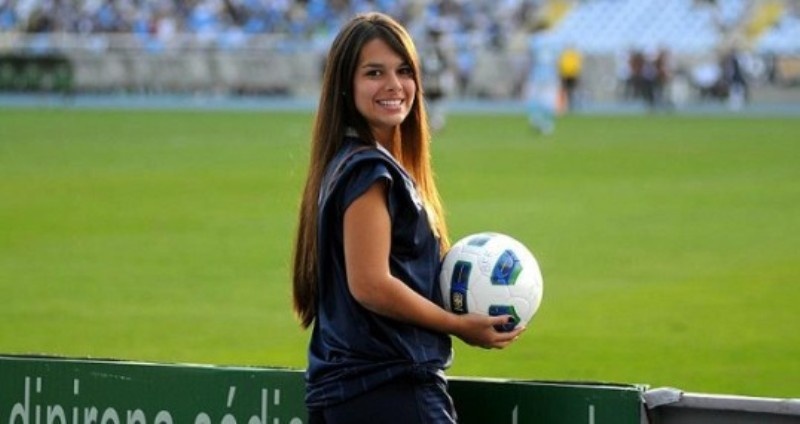 Φερνάντα Μάγια: Το διάσημο ball girl του βραζιλιάνικου ποδοσφαίρου γυμνό στο Playboy! (photos+video)