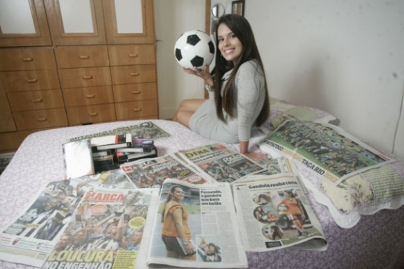 Φερνάντα Μάγια: Το διάσημο ball girl του βραζιλιάνικου ποδοσφαίρου γυμνό στο Playboy! (photos+video)