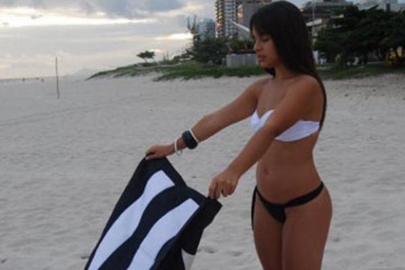 Φερνάντα Μάγια: Το διάσημο ball girl του βραζιλιάνικου ποδοσφαίρου γυμνό στο Playboy! (photos+video)