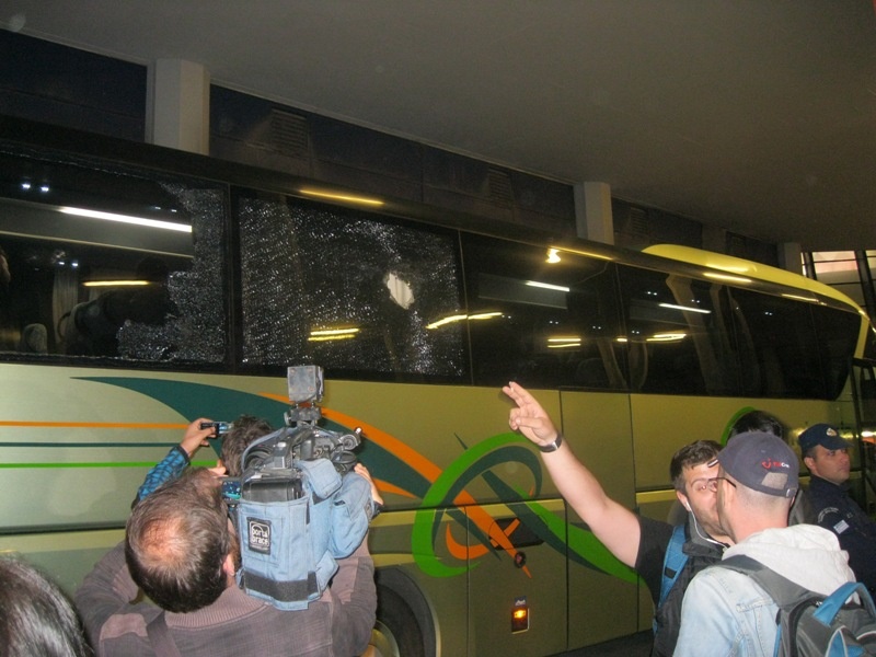 Παναθηναϊκός: «Καλυμμένο» το τζάμι του πούλμαν (photos+video)