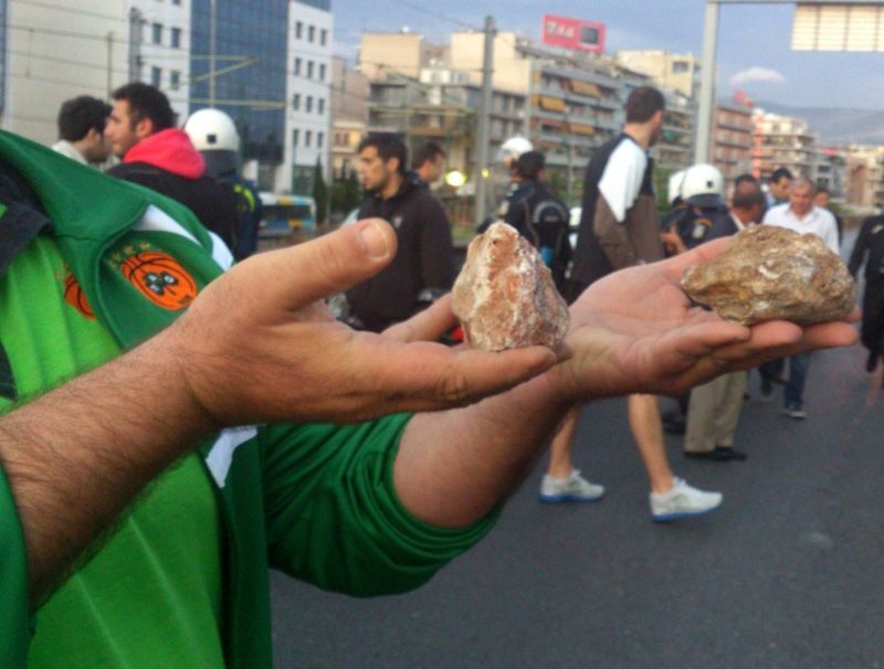 Η μεταφορά των Περπέρογλου-Σμιθ στο νοσοκομείο (photos)