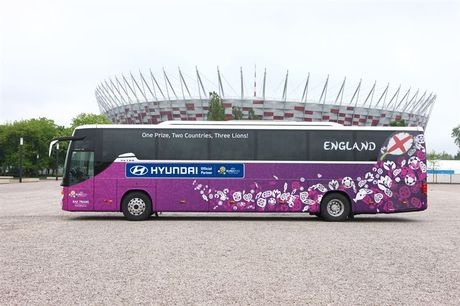 Euro 2012: Τα σλόγκαν στα πούλμαν των ομάδων (photos)