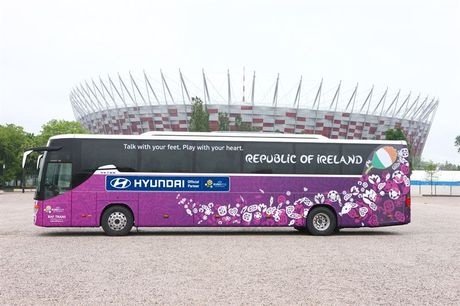 Euro 2012: Τα σλόγκαν στα πούλμαν των ομάδων (photos)