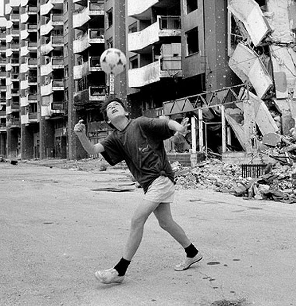 Τζέκο: Όταν το ένστικτο της μητέρας τον έσωσε από τις βόμβες!