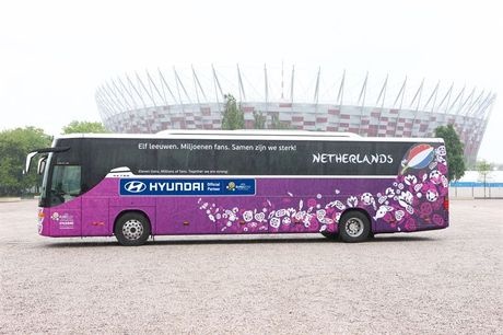 Euro 2012: Τα σλόγκαν στα πούλμαν των ομάδων (photos)