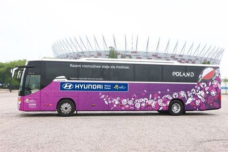 Euro 2012: Τα σλόγκαν στα πούλμαν των ομάδων (photos)
