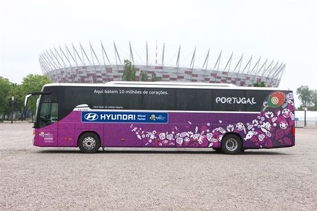 Euro 2012: Τα σλόγκαν στα πούλμαν των ομάδων (photos)