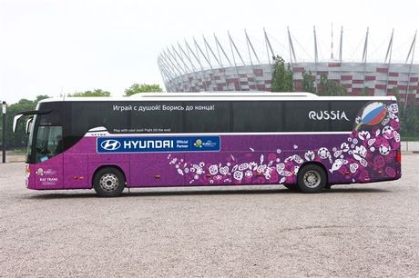 Euro 2012: Τα σλόγκαν στα πούλμαν των ομάδων (photos)