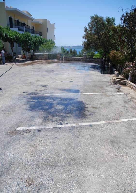 Πυρπόλησαν το πούλμαν του Ολυμπιακού! (photos+video)