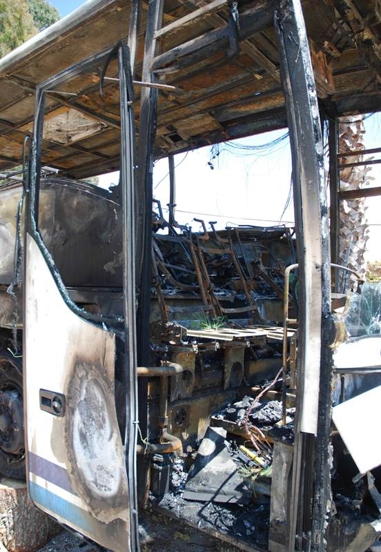 Πυρπόλησαν το πούλμαν του Ολυμπιακού! (photos+video)
